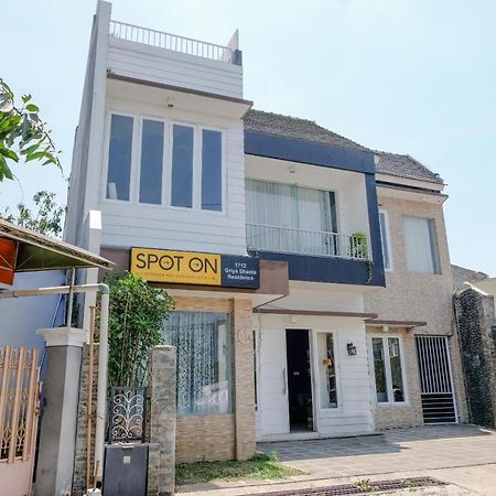 Spot On 1712 Griya Shanta Residence Malang Esterno foto