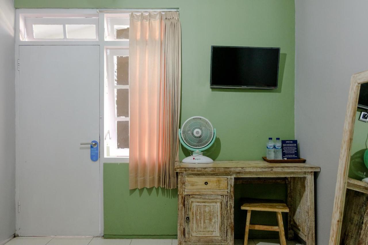 Spot On 1712 Griya Shanta Residence Malang Esterno foto