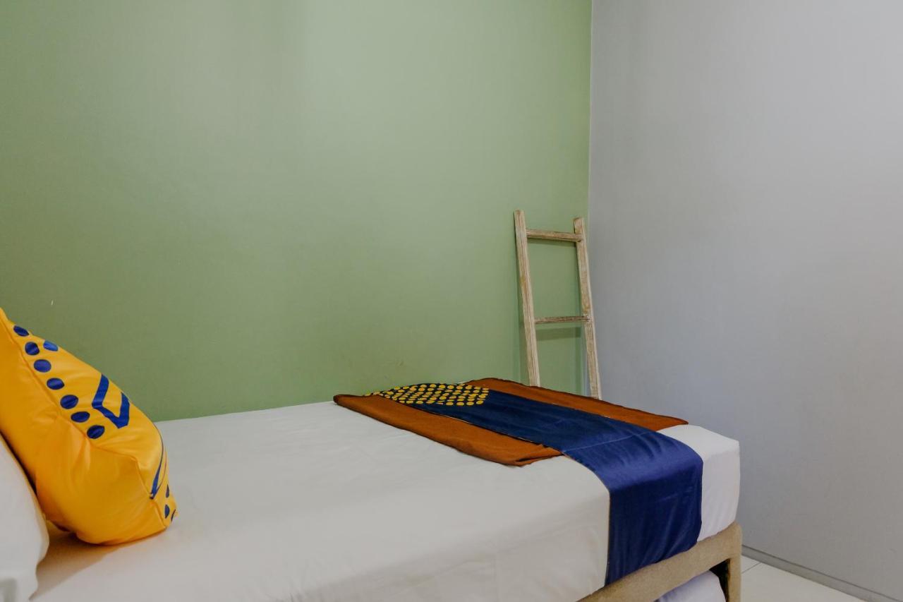 Spot On 1712 Griya Shanta Residence Malang Esterno foto