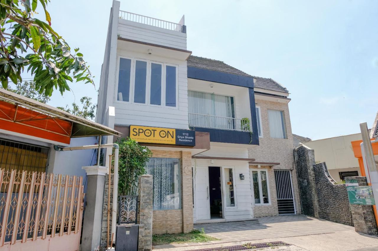 Spot On 1712 Griya Shanta Residence Malang Esterno foto