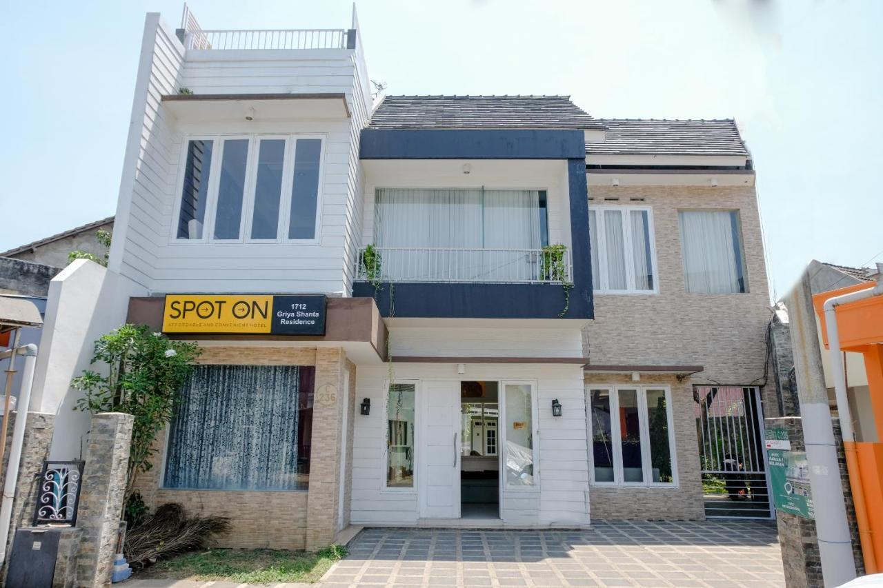 Spot On 1712 Griya Shanta Residence Malang Esterno foto