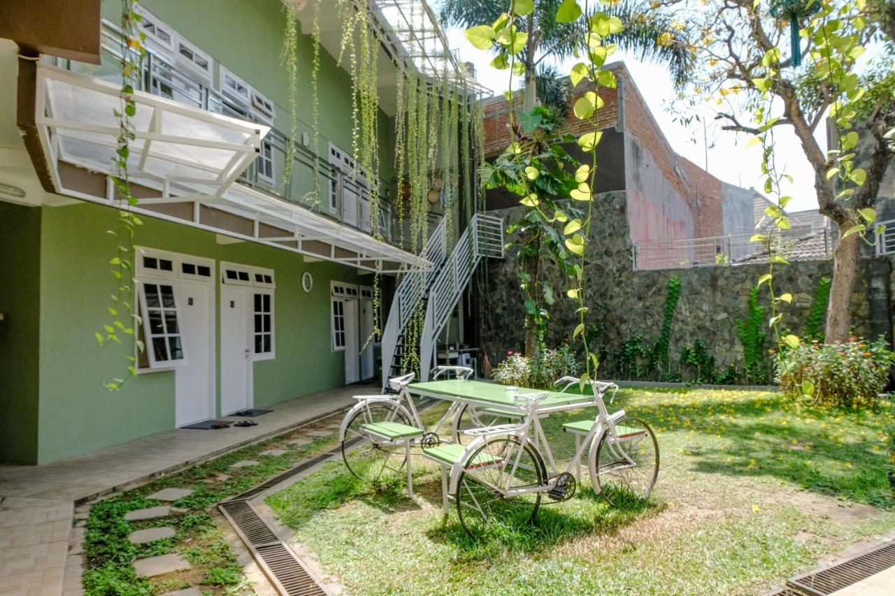 Spot On 1712 Griya Shanta Residence Malang Esterno foto
