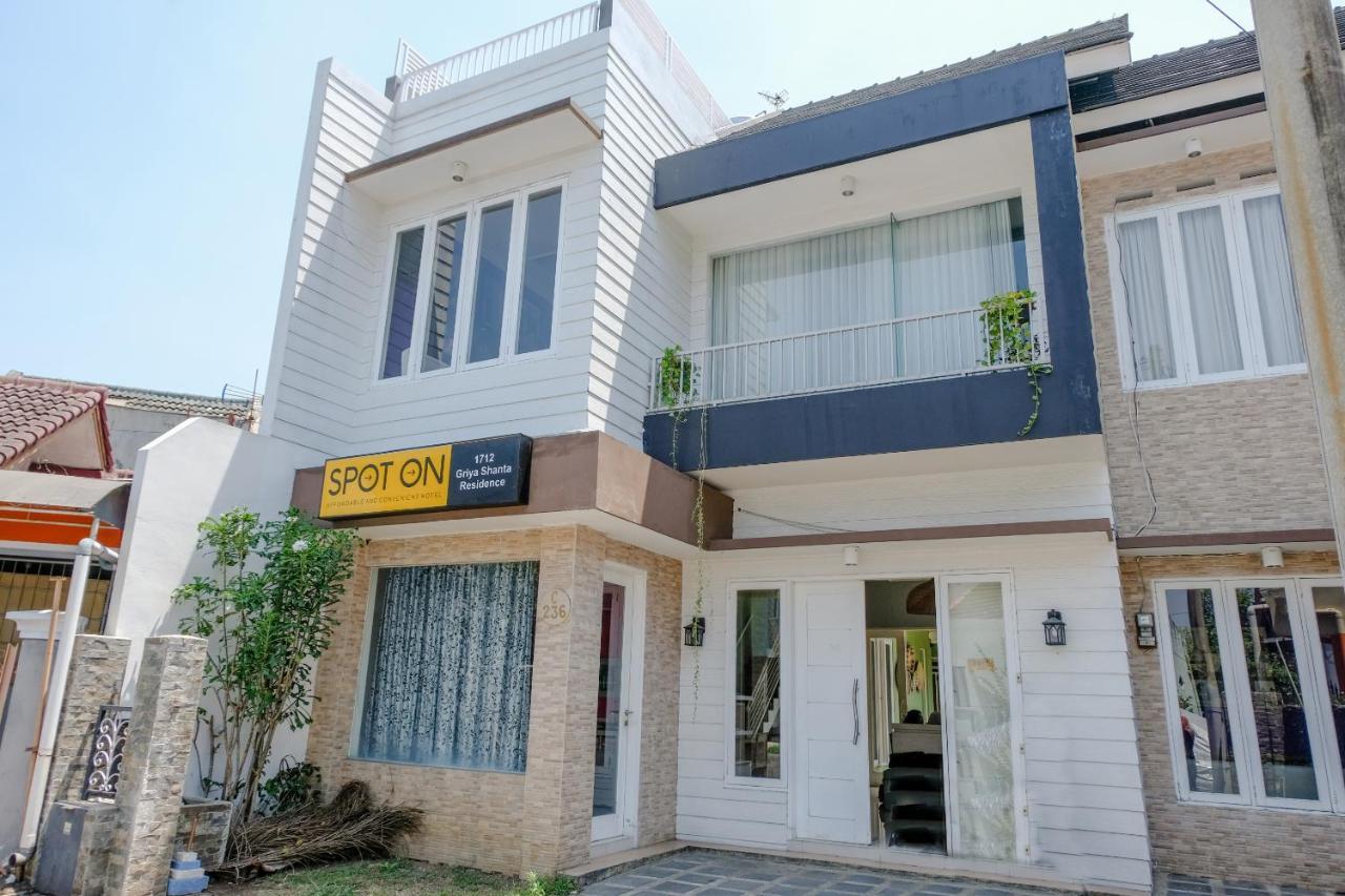 Spot On 1712 Griya Shanta Residence Malang Esterno foto